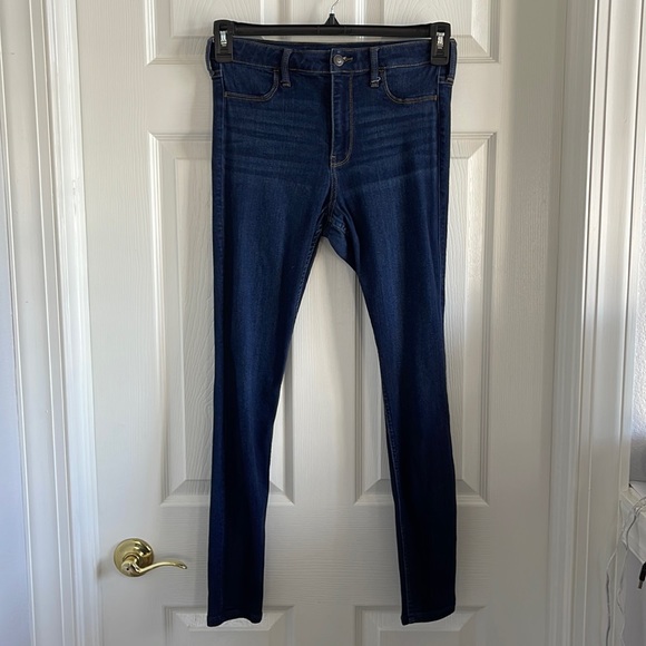 Hollister High Rise Skinny Jean Legging with Advanced Stretch. - Picture 2 of 4
